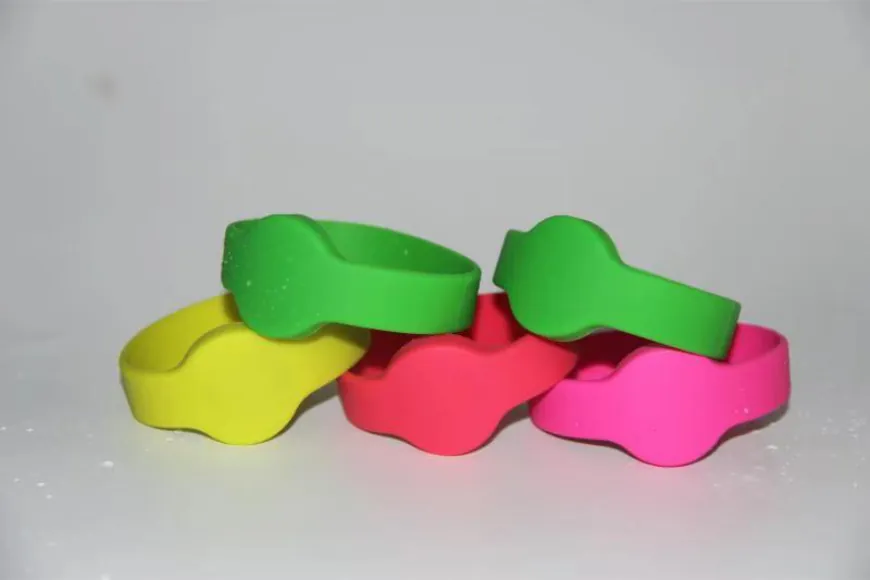 silicone RFID wristbands for hotels, resorts and water parks